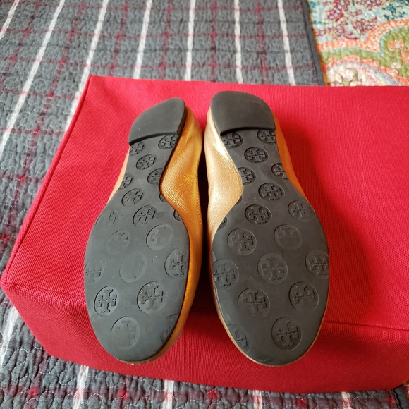 Shoes - Picture 3 of 4